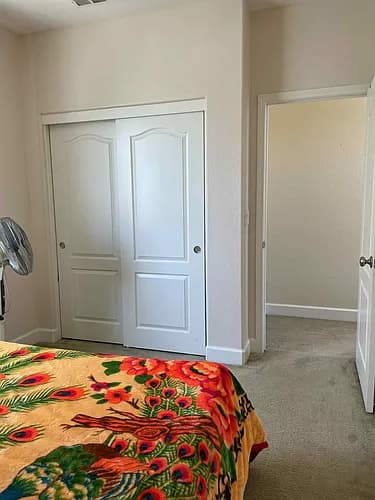 1 Rooms Available