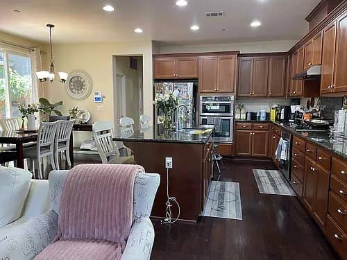 1 Rooms Available