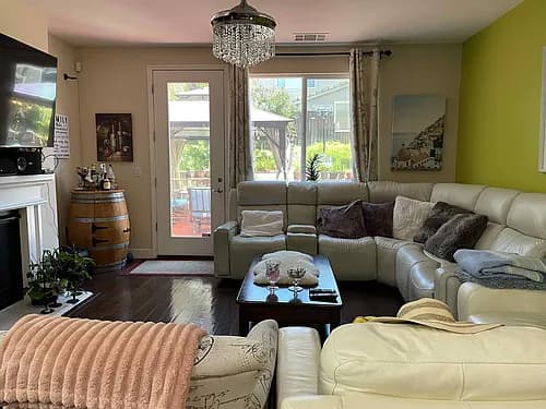 1 Rooms Available